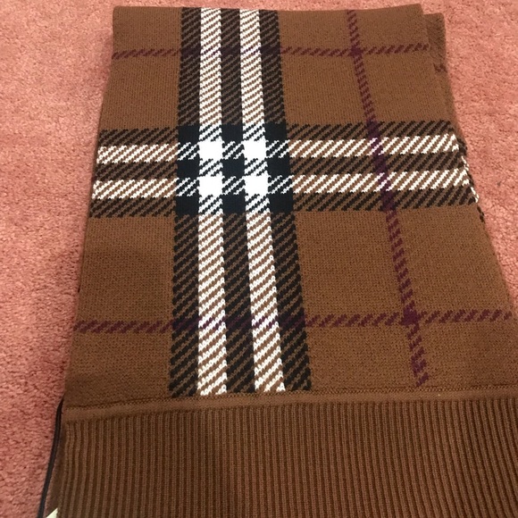 Burberry 100% Authentic scarf brand new - Picture 8 of 15